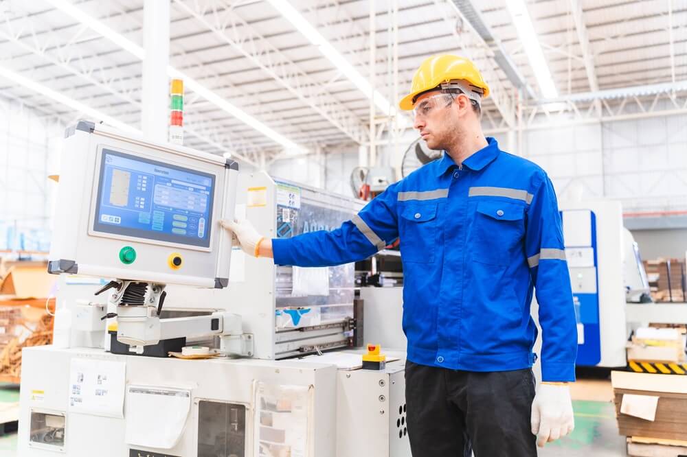 A guide to digital transformation insights in manufacturing